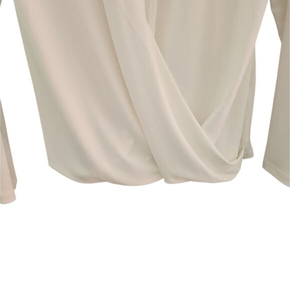 Tahari NWT Women's Top Size M Classic Minimalist V-Neck White Blouse Lightweight - Picture 7 of 16